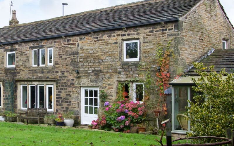 House next door to noisy neighbours