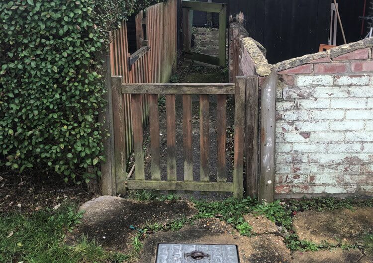 Right of way through garden at property