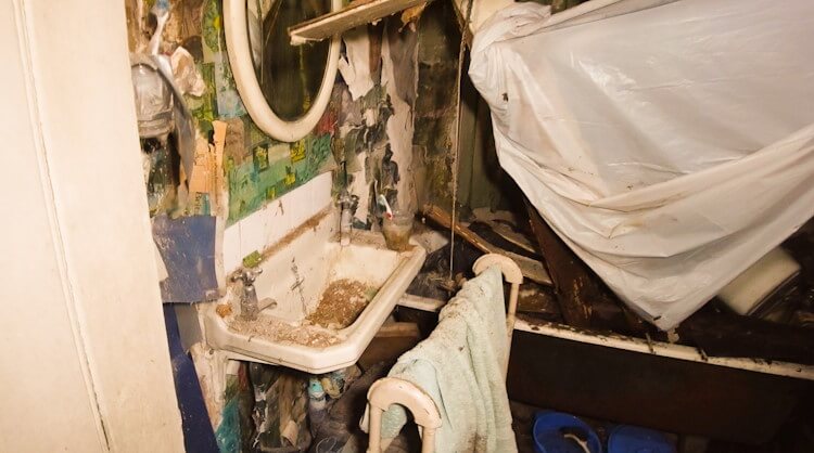 Sell house without bathroom