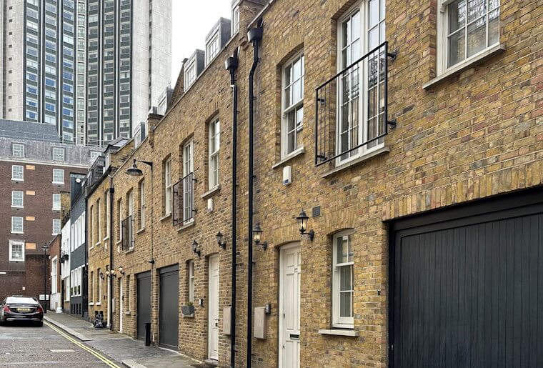Sell house with flying freehold