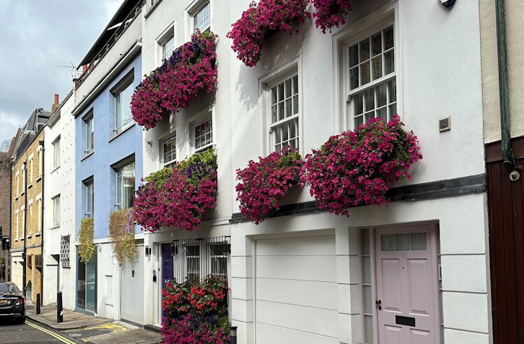 Selling house with flying freehold