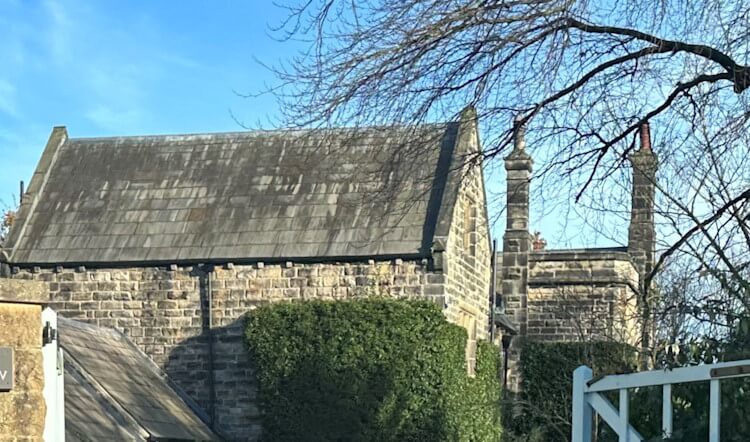 Sell house with a tin roof