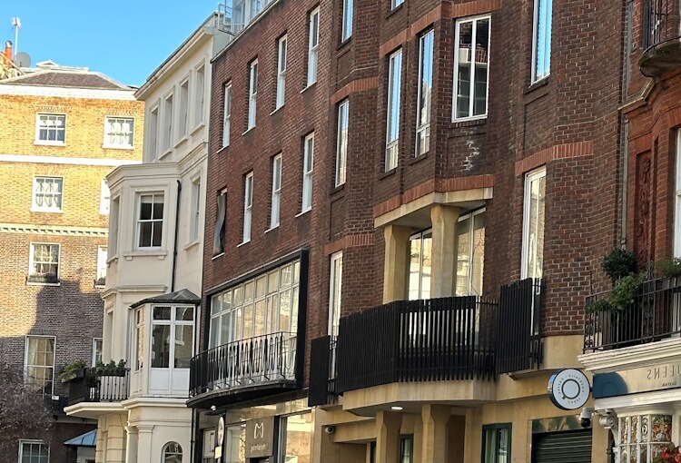 Flat with share of freehold