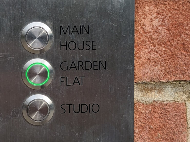 Selling garden flat - entrance